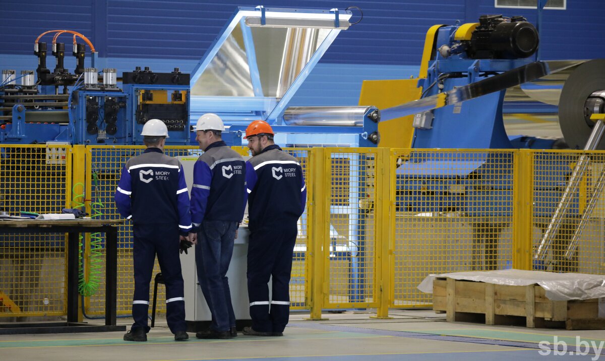 работники завода