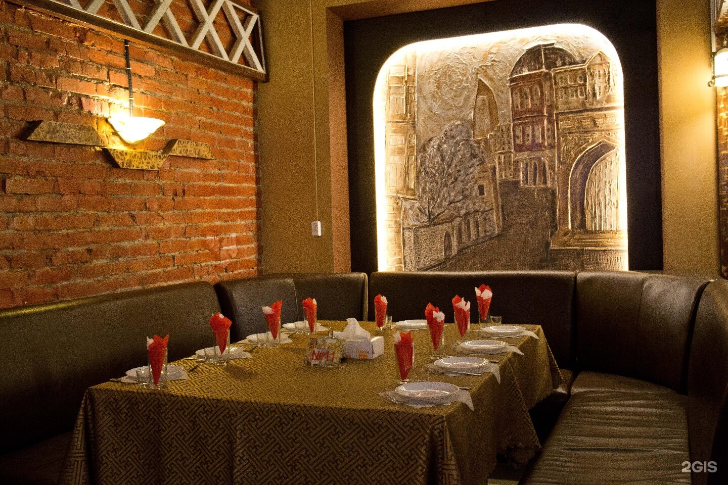 столик в кафе